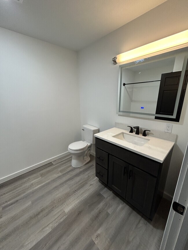 Photo - 423 W 3rd St