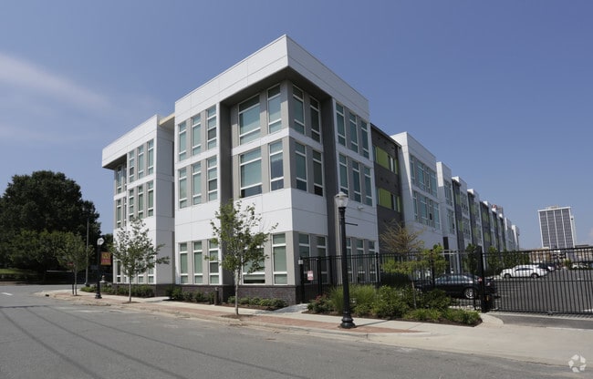 MacArthur Commons