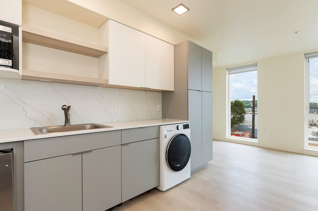 Building Photo - Nordic Tower Rental