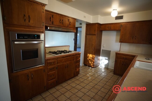 Photo - Stunning Home in Northeast Bakersfield!