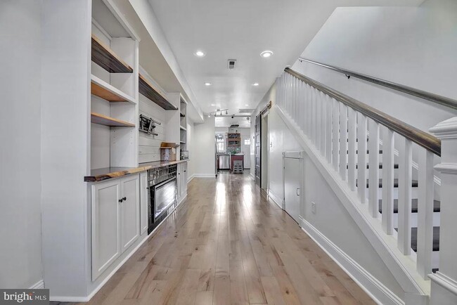 Photo - 639 20th St NE