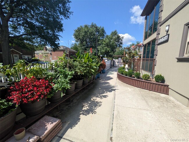 Photo - 50-56-56 Utopia Pkwy