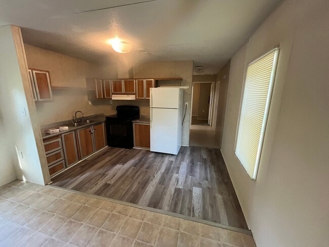 Photo - 129 Genes Ln