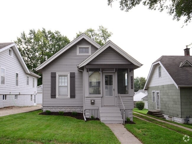 Building Photo - 2209 S 59th St Rental