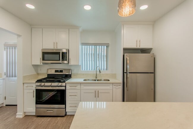 Photo - 462 Davidson St Unit B
