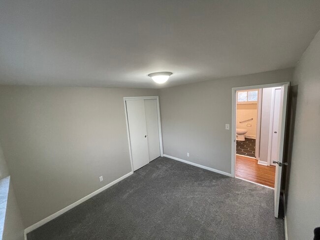 Photo - 7725 Bowen Ave