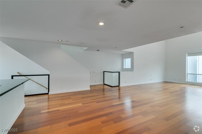 Building Photo - 1194 Carson Ave Rental