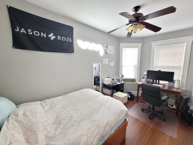 Photo - 737 Parker St