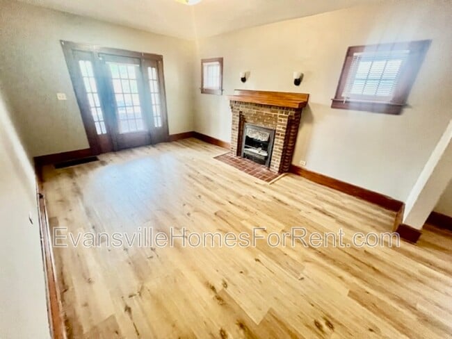 Photo - 521 E Broadway St