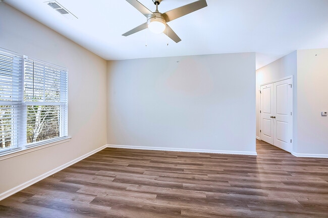 Apartamento de tres habitaciones en Meadows of Graham: NUEVO complejo de apartamentos en Graham, Carolina del Norte
