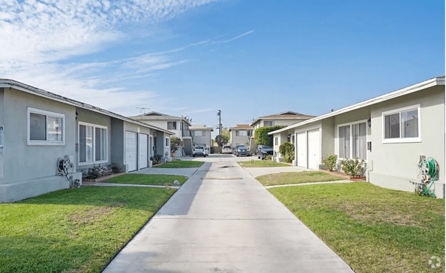 Building Photo - Denker Avenue Apartment Homes