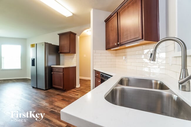 Photo - 1001 Walnut Ln