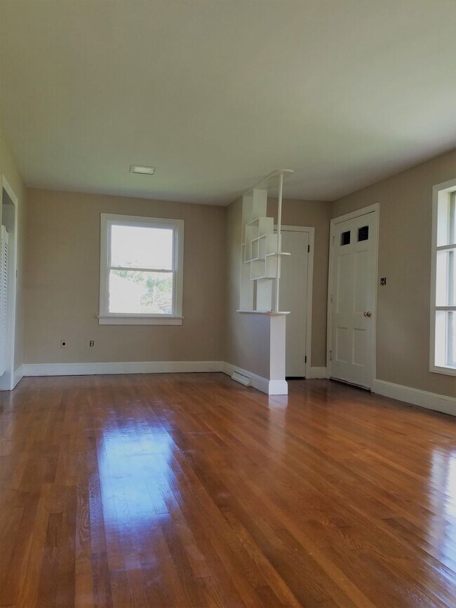 Brick ranch in Colonial Heights for rent. Rental For Rent in Colonial