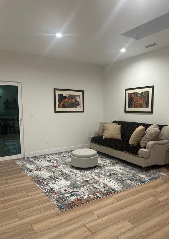 Building Photo - 8130 Sylmar Ave