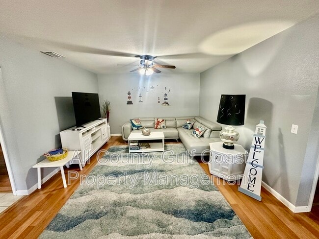 Photo - 515 15th Ave W