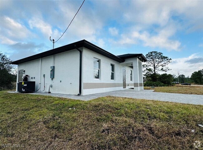 Building Photo - 411 Wickham Ave S Rental