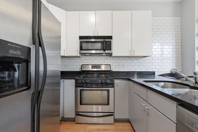 Photo - 2610 W Iowa St Unit 2F
