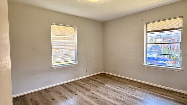 Building Photo - 10502 Ambursen St