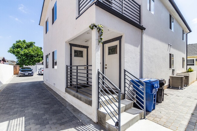 Photo - 1121 W 39th Pl Unit 1123 1-2