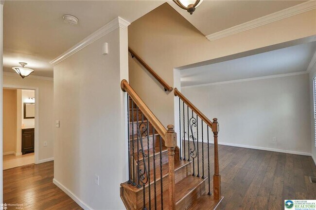 Photo - 2811 Kingsview Ave