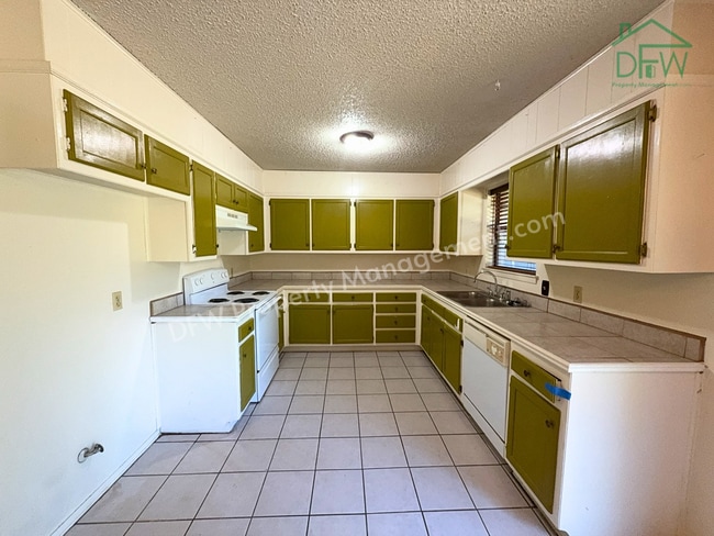 Photo - Spacious 3-Bedroom Home for Lease with Large Fenced Backyard in Quiet Benbrook Neighborhood