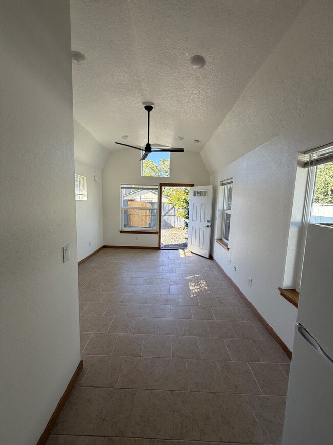 6619 SE Woodstock Blvd Unidad B