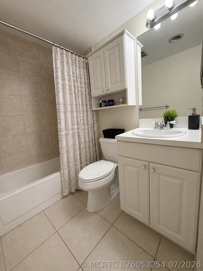 Photo - 4168 Inverrary Dr Unit 103