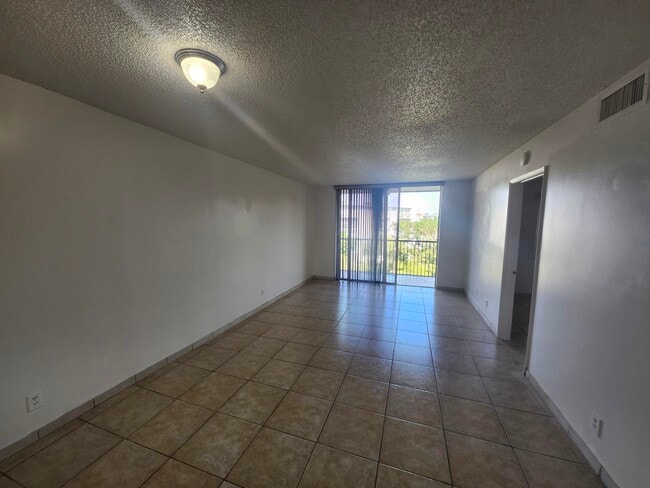 Photo - 8750 N Sherman Cir Unit 406