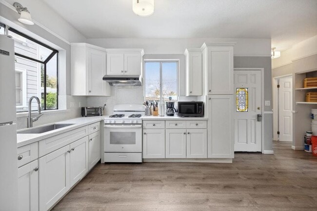 Building Photo - 776 S Second St Rental