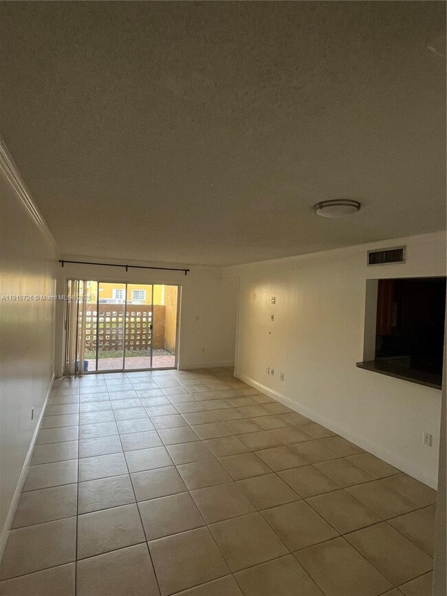 Building Photo - 9741 Fontainebleau Blvd Unit H102