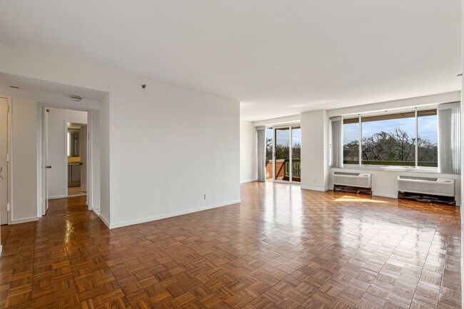 Photo - 100 Hilton Ave Condo Unit # 604