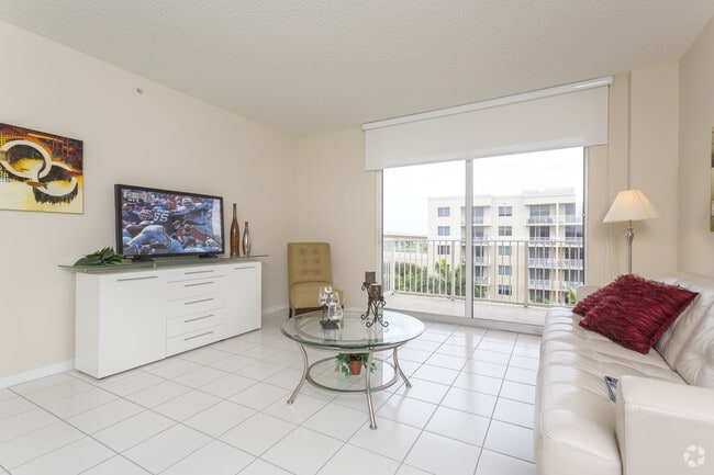 Photo - Royal Palms Apartments