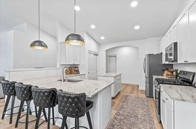 Photo - BEAUTIFUL 4 BEDROOM HOME OFF FOOTHILLS - EAST MEDFORD