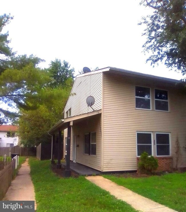 Building Photo - 25 Medford Ct Unit 25 Rental