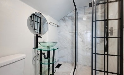 Full updated Bath - 519 E Hinman Ave