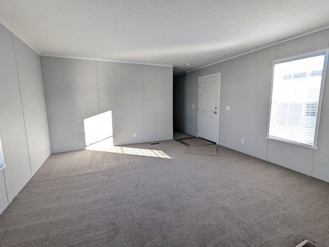 Photo - 587 Delaware