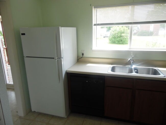 Photo - 3 bedroom, 1.5 Bath Townhouse in Villages ...