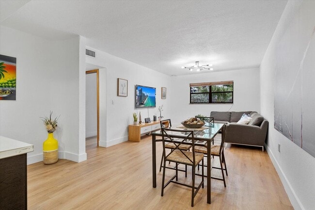 Photo - 3522 NE 166th St Unit 6