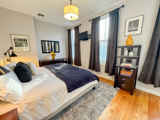 Photo - 6 Harvard Square Unit ID1238033P