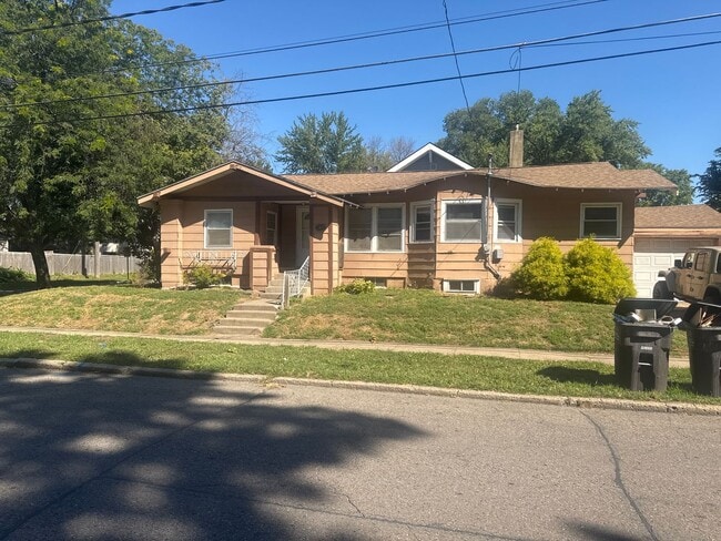 Building Photo - Updated 3 Bedroom Home with Huge Basement!
