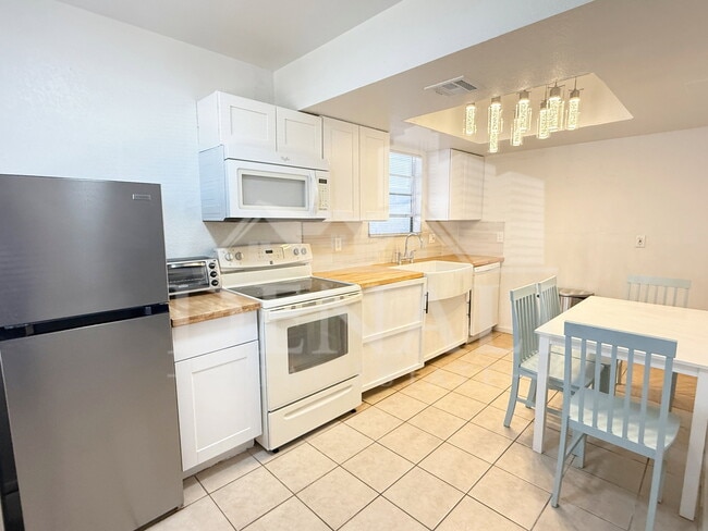 Photo - 2061 S Apache Dr Unit 1