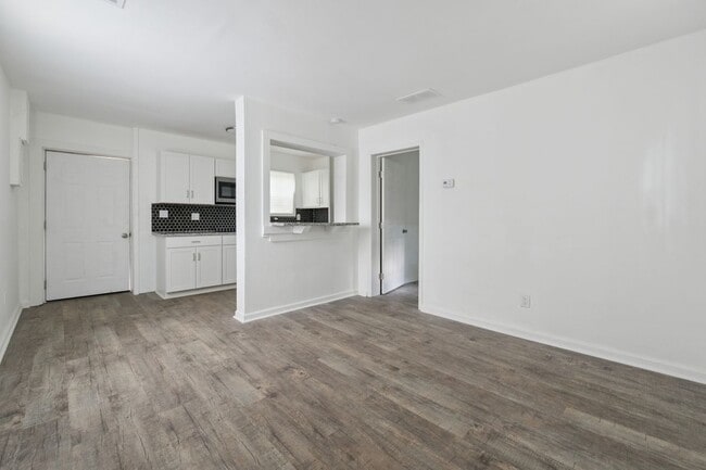 Photo - 1098 Smith St SW