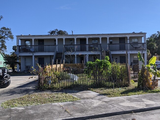 Building Photo - 2322 Stone St Unit 4