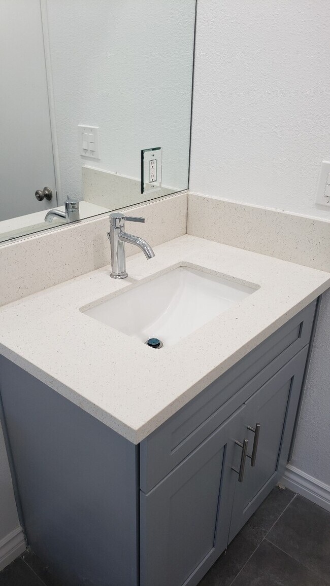 Photo - 5137 Denny Ave Unidad 5