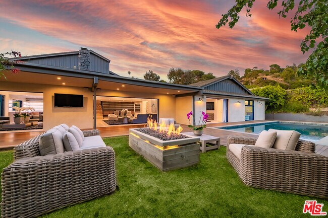 Photo - 9038 Meredith Pl