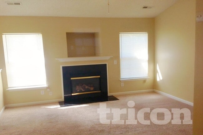 Photo - 516 Lightspun Ln