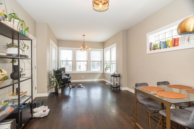 Photo - 2906 N Harding Ave Unit 1