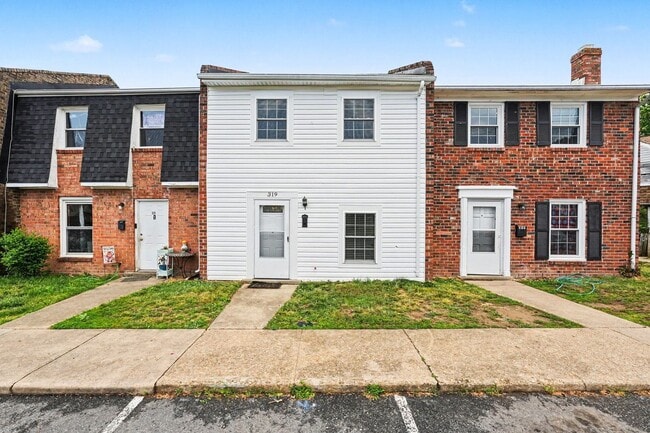 Building Photo - Updated 2BR Townhome Minutes from Central Park & Mary Washington Hospital!