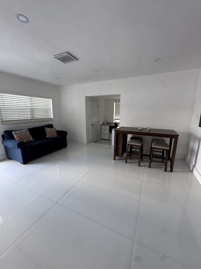 Photo - 7200 SW 4th St Unidad 1