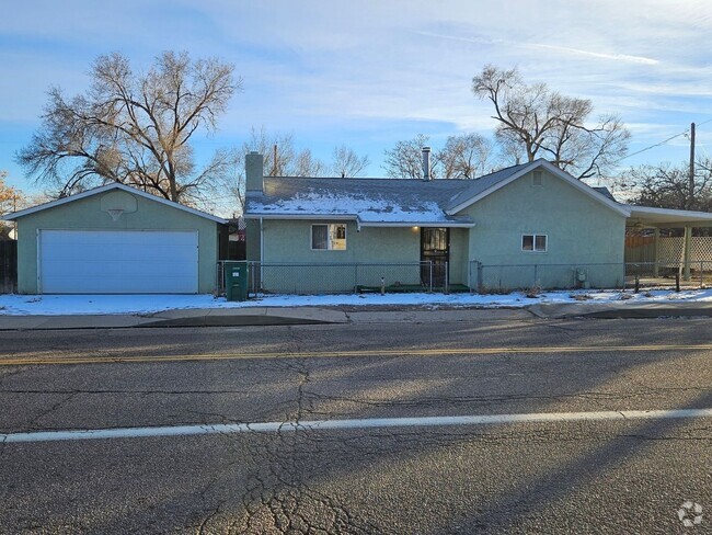 Building Photo - Spacious 5BR House in Pueblo!